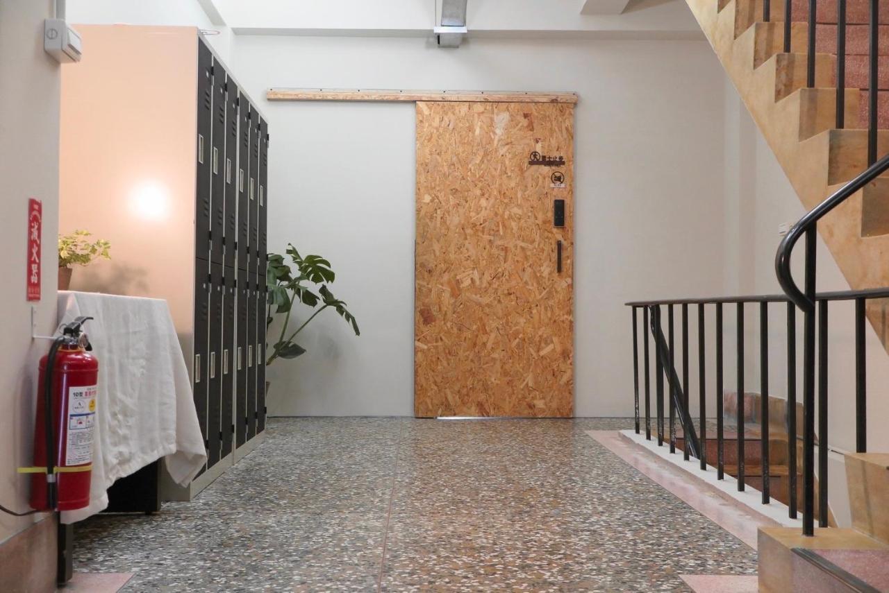 Walk Home Hostel Chiayi City Exterior foto